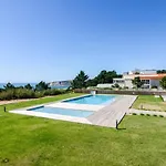 Apartment Mar A Vista - With Pool, Gym And Sea Views Nazare